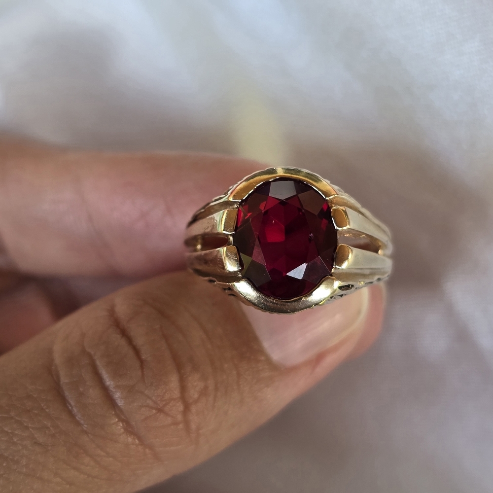 10kt Red Stone Ring